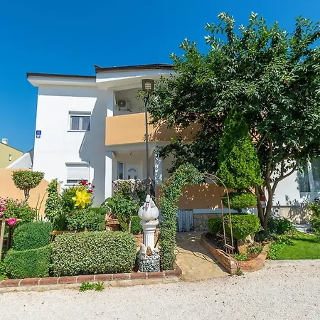 Appartement Stunning In With Wifi Poreč