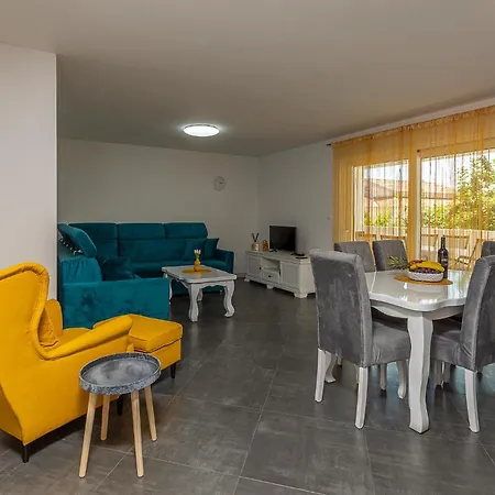 דירה 2 Bedroom Amazing In *