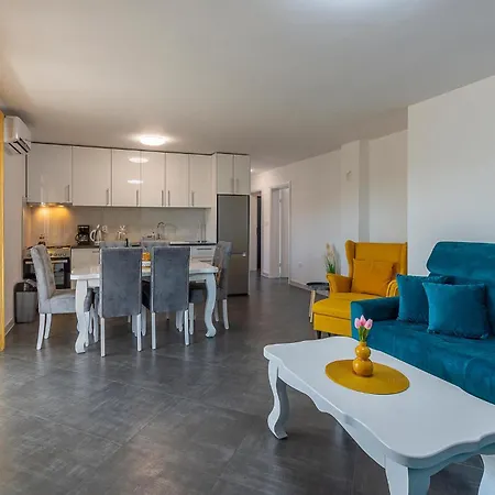 Stunning In With Wifi Appartamento Porec